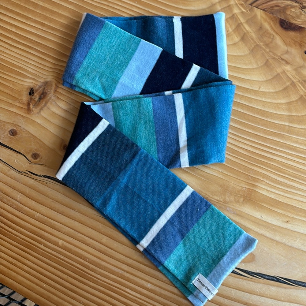 Merino wool Smartwool scarf, 4”x73”. Excellent condition.